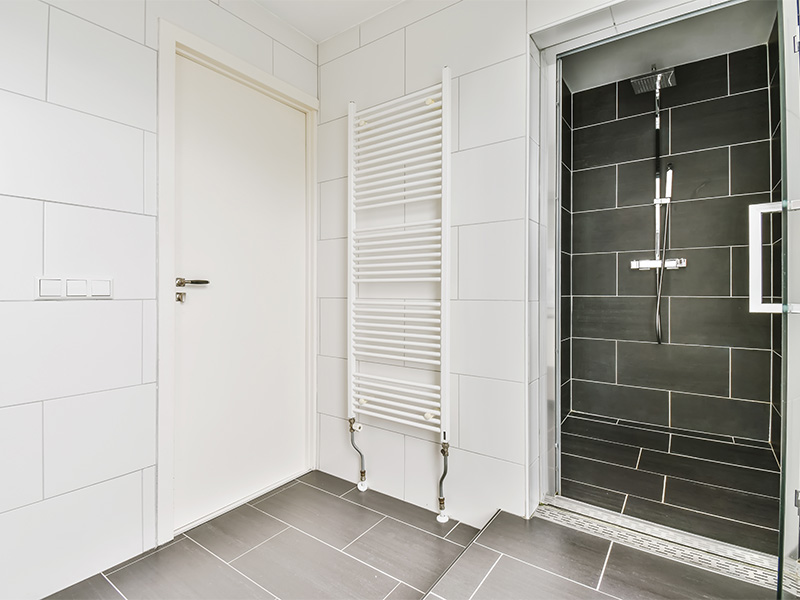 suya dayanıklı banyo kapısı